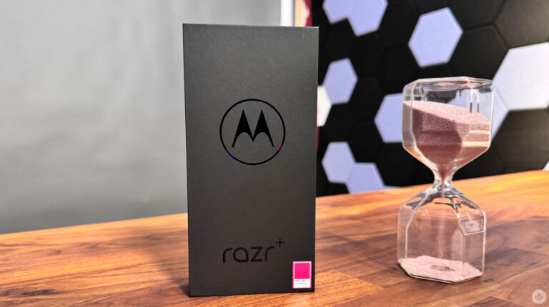 motorola-razr-plus-scaled.jpg